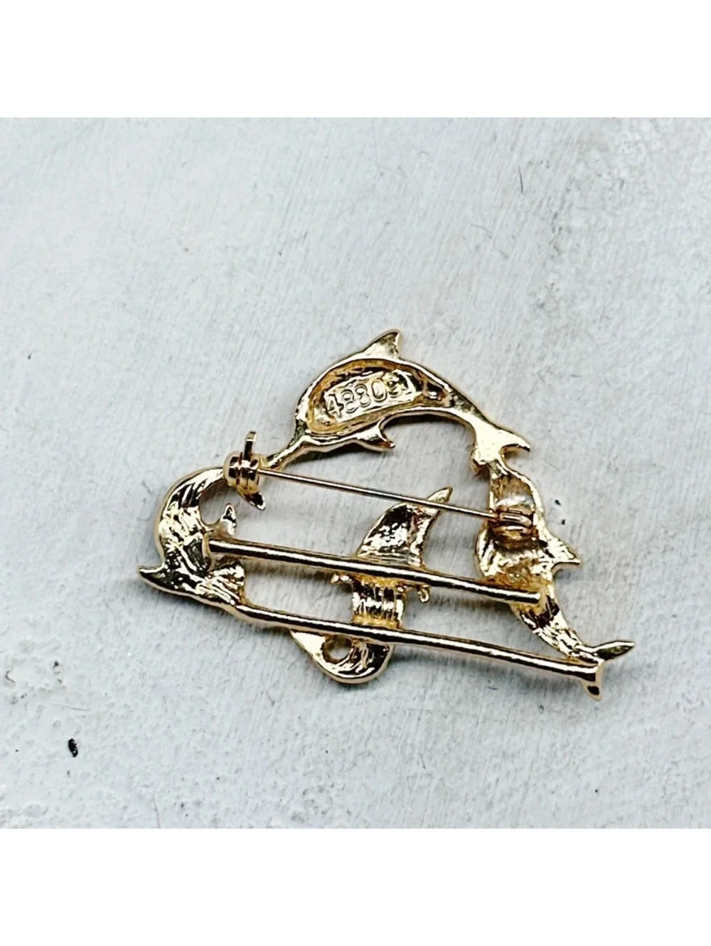 5281gc. Green Enamel Dolphin Brooch